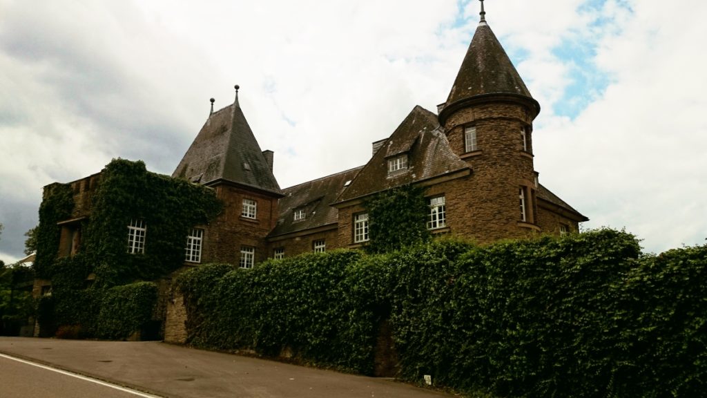 Schloss Marienlay - sídlo vinařství Reichsgraf von Kesselstatt